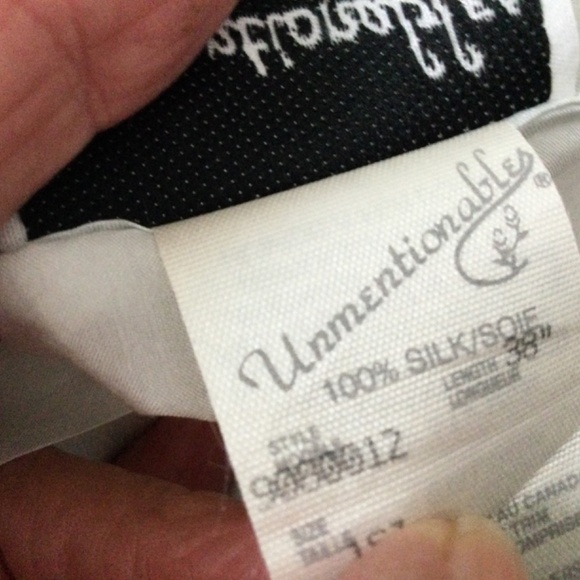 Gorgeous Unmentionables Silk Penoir Set - Picture 9 of 10